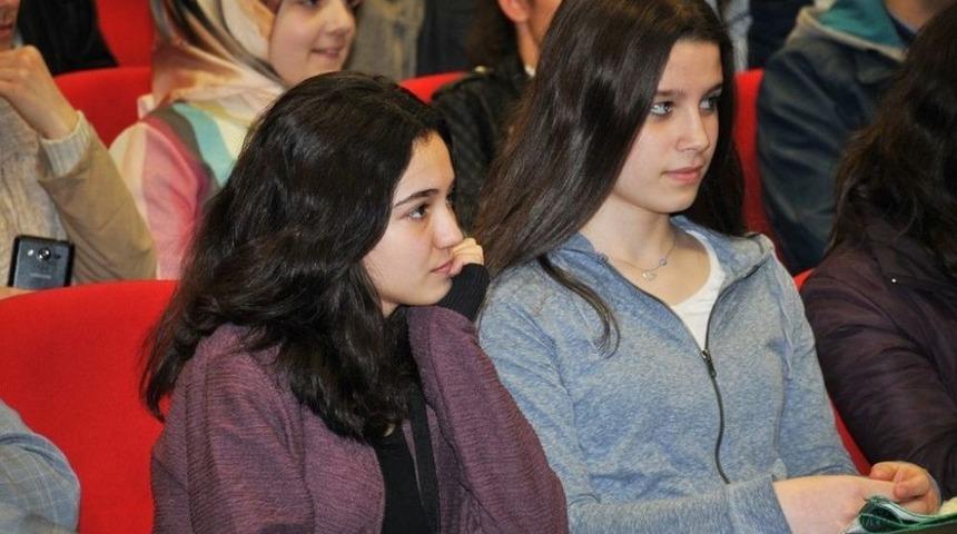 &Uuml;niversiteli Liseliler Projesi Kapanış Toplantısı