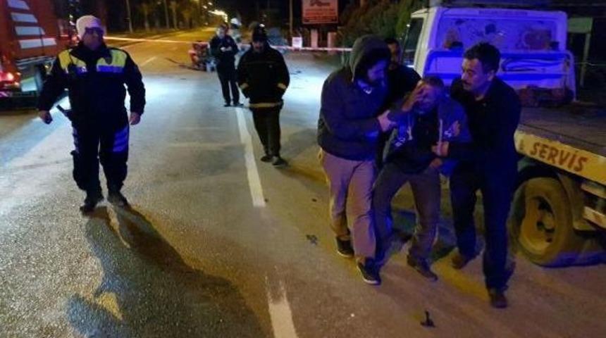 Yoldaki Kaldırım Taşına &Ccedil;arpan Otomobil Takla Attı, S&uuml;r&uuml;c&uuml; &Ouml;ld&uuml;