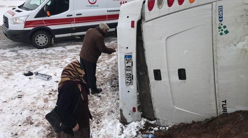 Cenaze D&ouml;n&uuml;ş&uuml; Kaza: 2 &Ouml;l&uuml;, 5 Yaralı