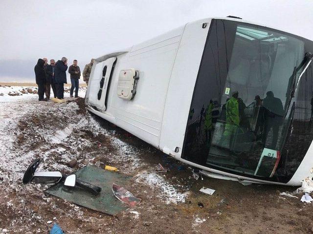 Cenaze D&ouml;n&uuml;ş&uuml; Kaza: 2 &Ouml;l&uuml;, 5 Yaralı 1