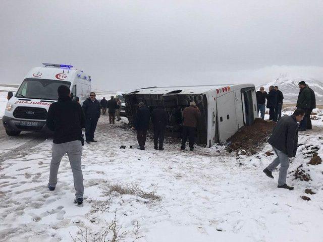 Cenaze D&ouml;n&uuml;ş&uuml; Kaza: 2 &Ouml;l&uuml;, 5 Yaralı 2