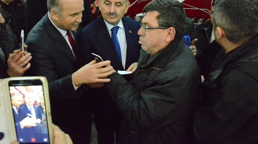 Bakan M&uuml;ezzinoğlu, Sigara Paketine El Koydu