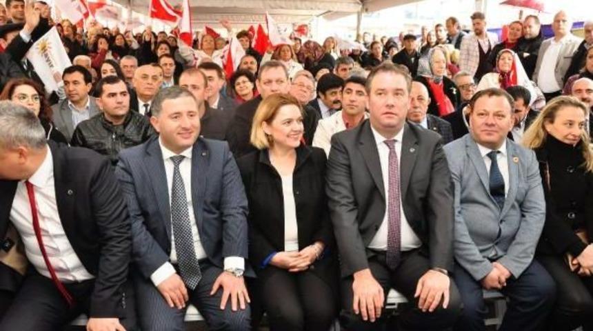 Selin Sayek B&ouml;ke Gen&ccedil;lerle Referandumu Konuştu