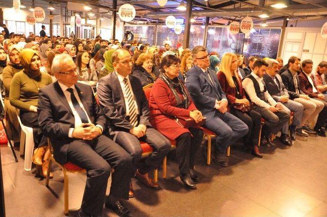 Adalet Bakanı Bekir Bozdağ, Üniversiteliler İle Bir Araya Geldi