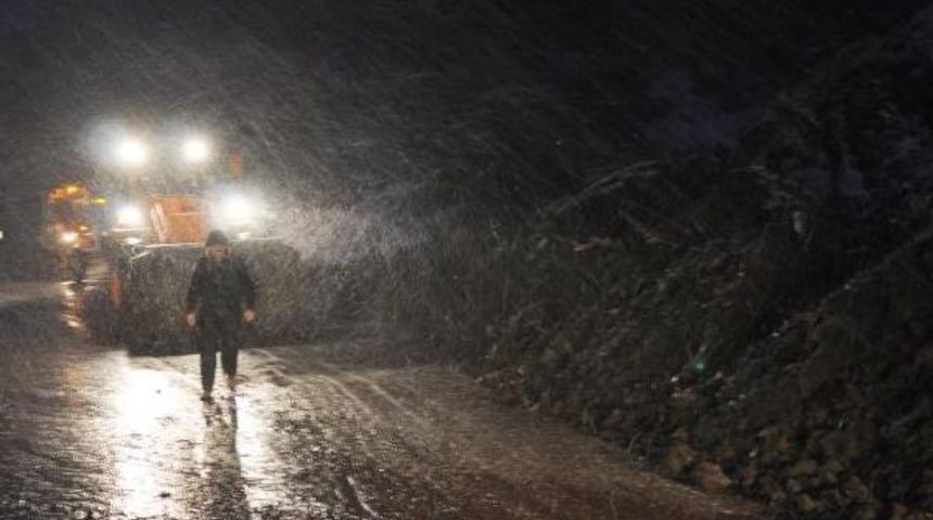 Denizli- Antalya Karayolunda Heyelan