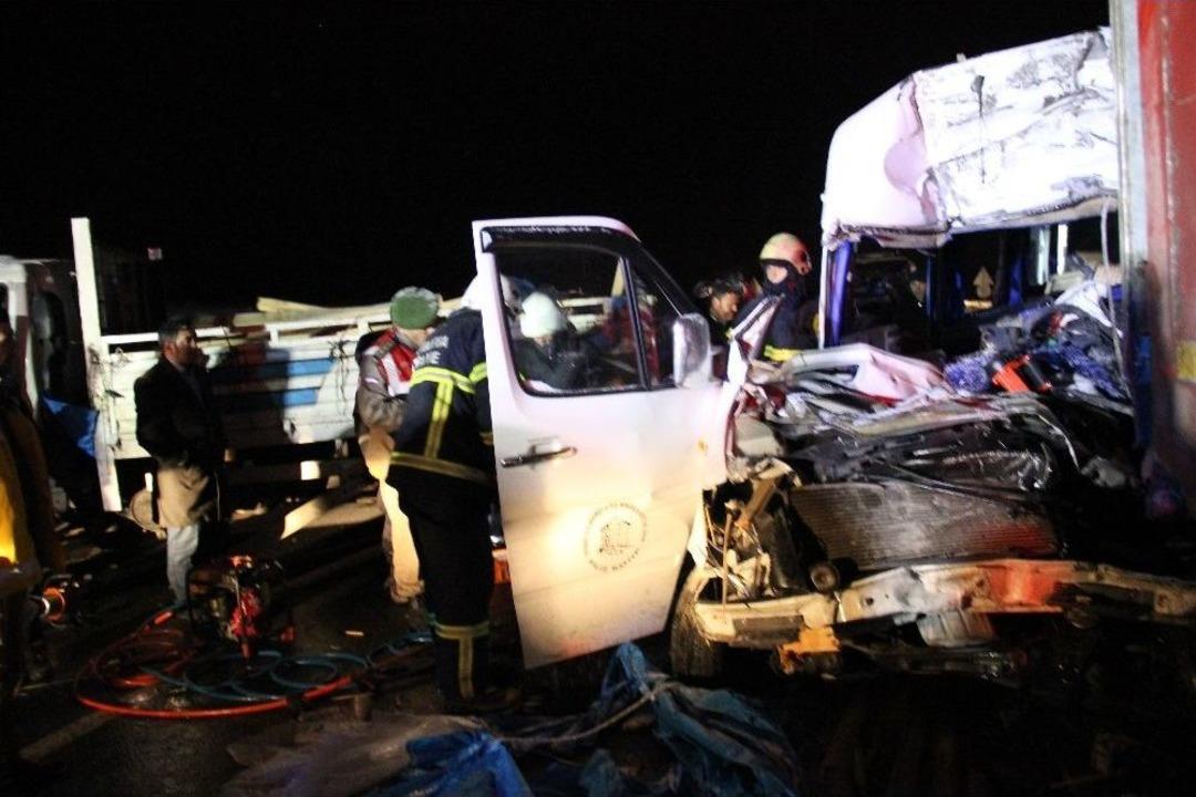 Kar Ve Buzlanma Facia Getirdi: 2 &Ouml;l&uuml;, 18 Yaralı