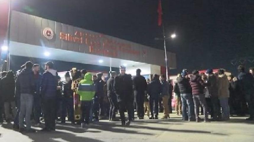 Tahliye Olan Hava Harp Okulu &Ouml;ğrencilerini Aileleri G&ouml;zyaşlarıyla Karşıladı (2)