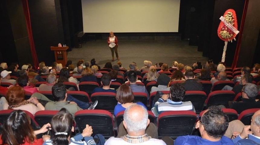 Kuşadası Belediyesi&rsquo;nden &ldquo;kahkaha Volkanı&ldquo; Etkinliği