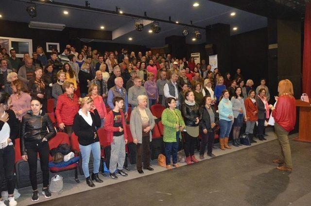 Kuşadası Belediyesi’nden “kahkaha Volkanı“ Etkinliği