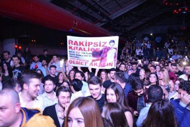 Demet Akalın'dan Bursa'da Konser