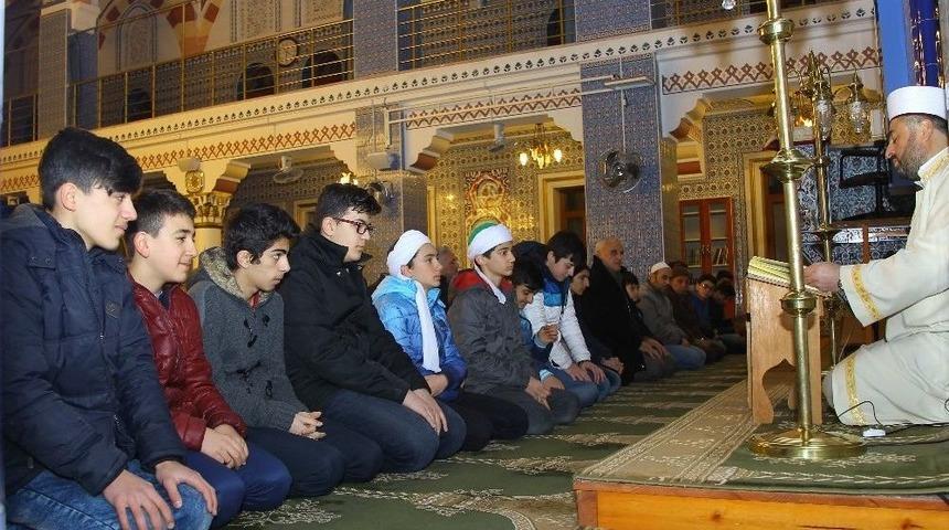 Gen&ccedil;ler Sabah Namazında Buluştu