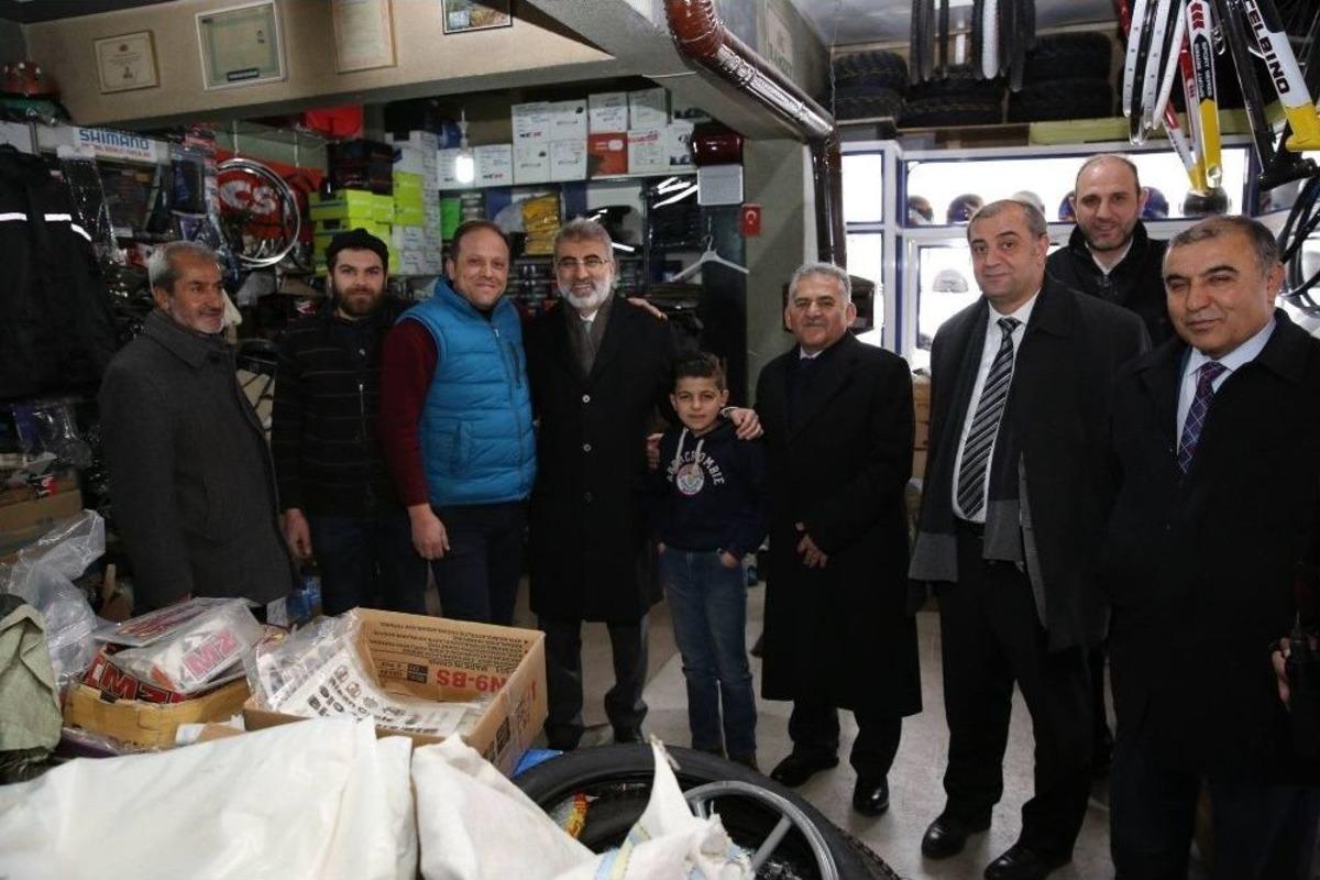 Başkan B&uuml;y&uuml;kkılı&ccedil; D&uuml;ven&ouml;n&uuml; &Ccedil;arşı Esnafını Ziyaret Etti
