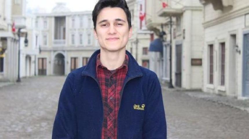 &Uuml;niversite &Ouml;ğrencisinin Kısa Filmi Hollywood'da Yarı Finale &Ccedil;ıktı