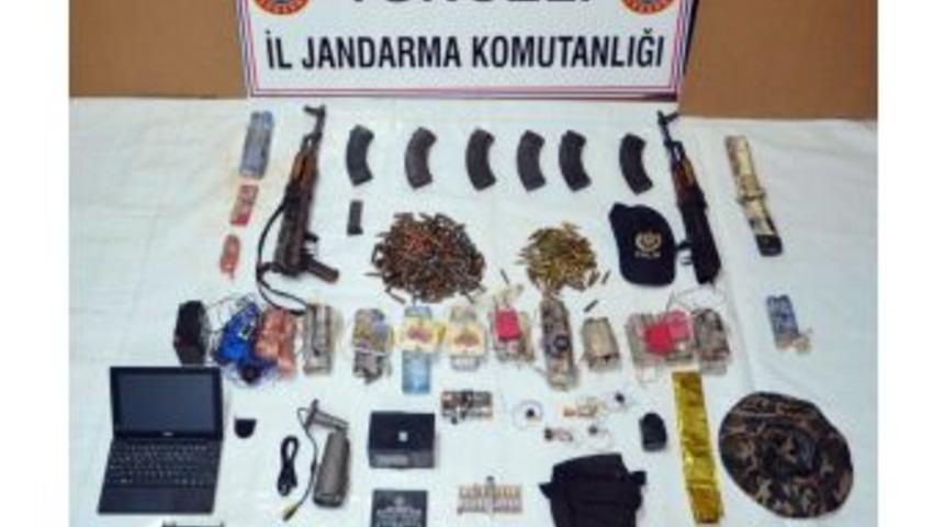 Tunceli&rsquo;de Bomba D&uuml;zenekleri Ve &Ccedil;ok Sayıda M&uuml;himmat Ele Ge&ccedil;irildi