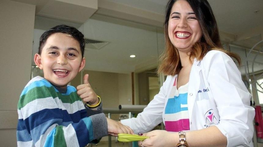 Y&uuml;r&uuml;yemiyordu Şimdi Futbol Oynuyor