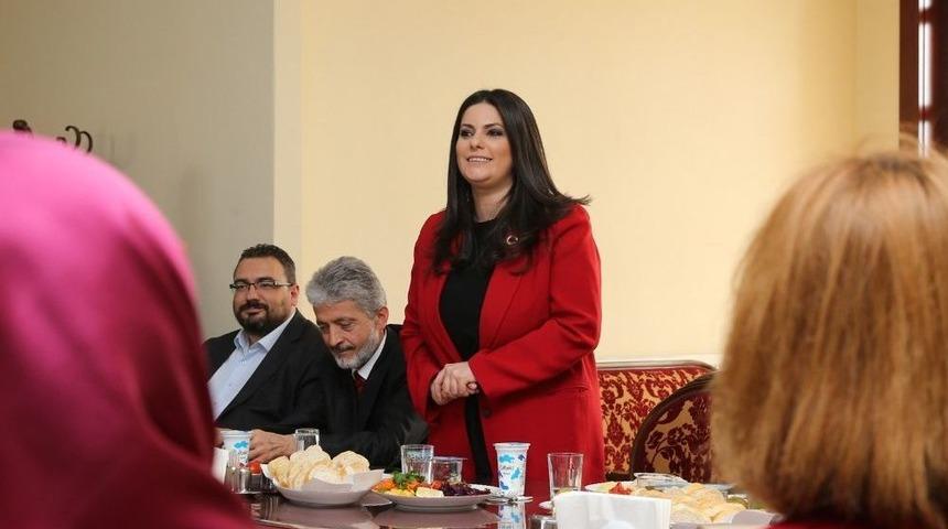 Başkan Tuna, T&uuml;rk-japon Dostluk Derneği&rsquo;yle Bir Araya Geldi