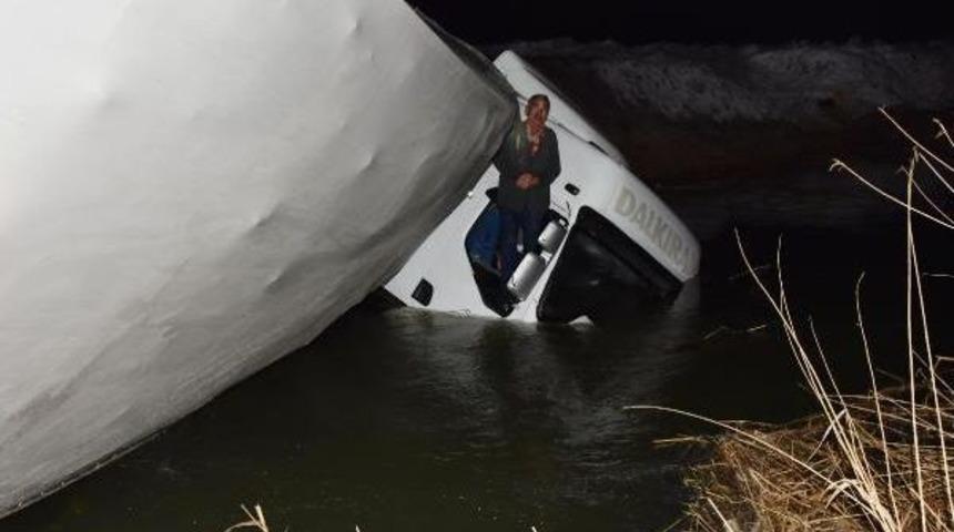 Sulama Kanalına Devrilen Tır'da Can Pazarı