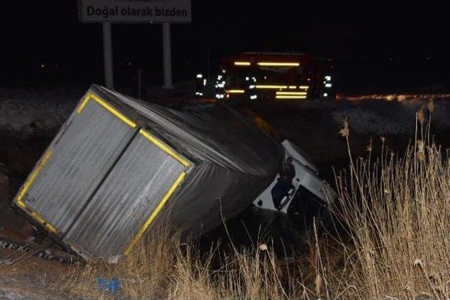 Sulama Kanalına Devrilen Tır'da Can Pazarı