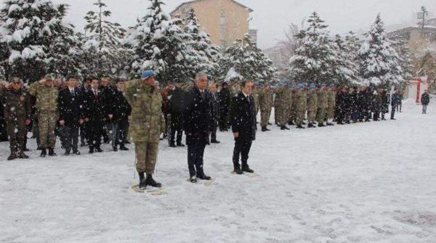 Hakkari'de Kar Altında &Ccedil;anakkale Şehitlerini Anma T&ouml;reni