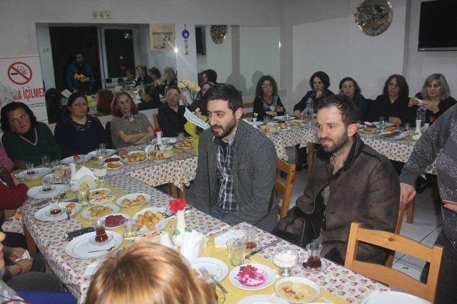 28 Yıldır Mücadele Ettiği Kansere Yenik Düştü, Ölümü 40 Yıllık Arkadaşlarını Bir Araya Getirdi