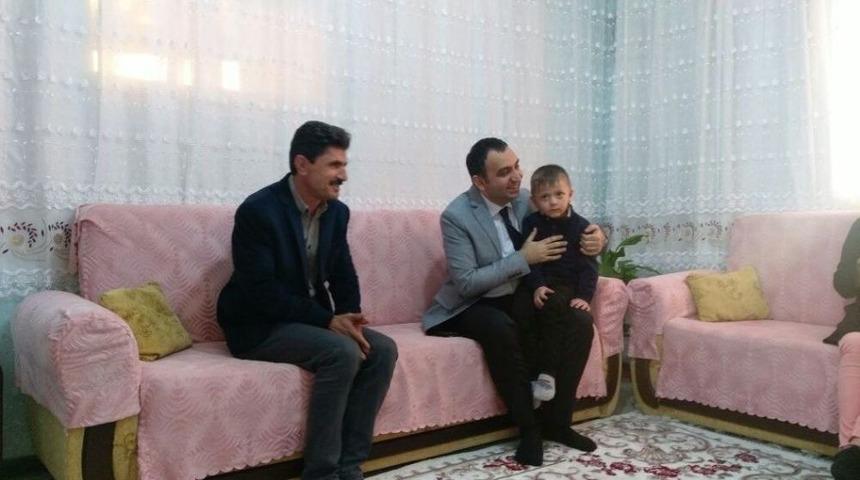 Kaymakam &Ccedil;elik&rsquo;ten, Fırat Simpil&rsquo;in Ailesine Ziyaret