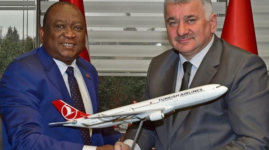 Gine Ulaştırma Bakanından, Thy Genel M&uuml;d&uuml;r&uuml; Bilal Ekşi&rsquo;ye Ziyaret