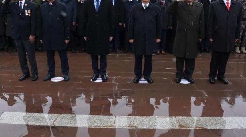 Bakan Yılmaz Sivas'ta Şehitleri Andı