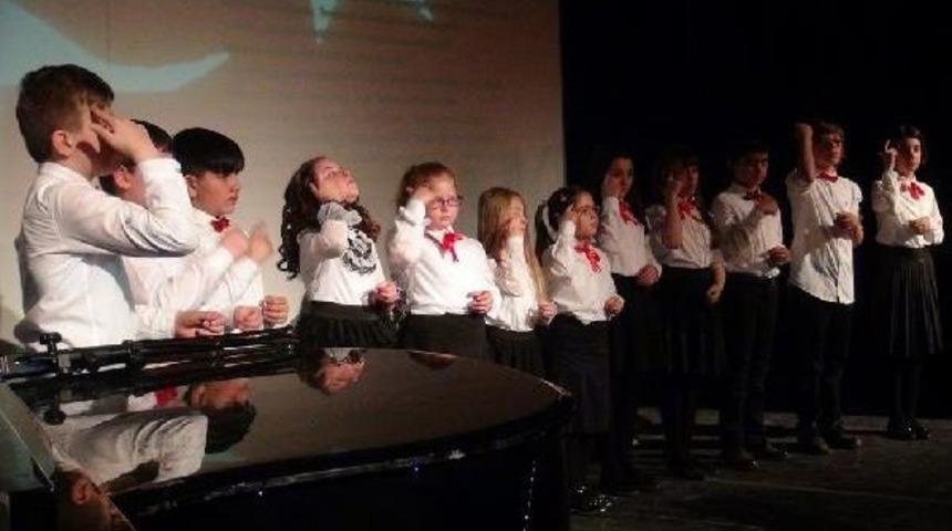 &Ccedil;anakkale T&uuml;rk&uuml;s&uuml;n&uuml; Işaret Diliyle Sundular