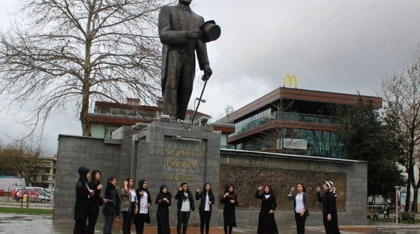 &Uuml;niversitelilerden Anlamlı Etkinlik