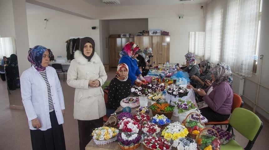 Sabunu Sanat Eserine D&ouml;n&uuml;şt&uuml;r&uuml;yorlar