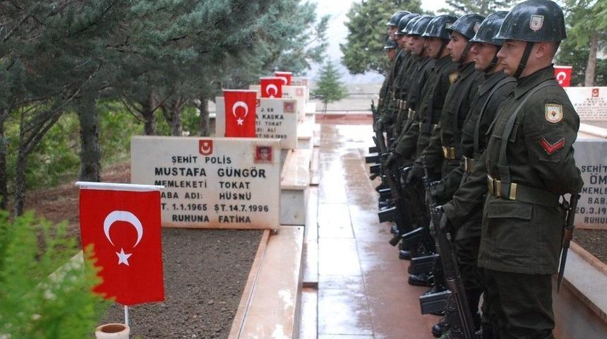 &Ccedil;anakkale Zaferi&rsquo;nin 102. Yıl D&ouml;n&uuml;m&uuml;