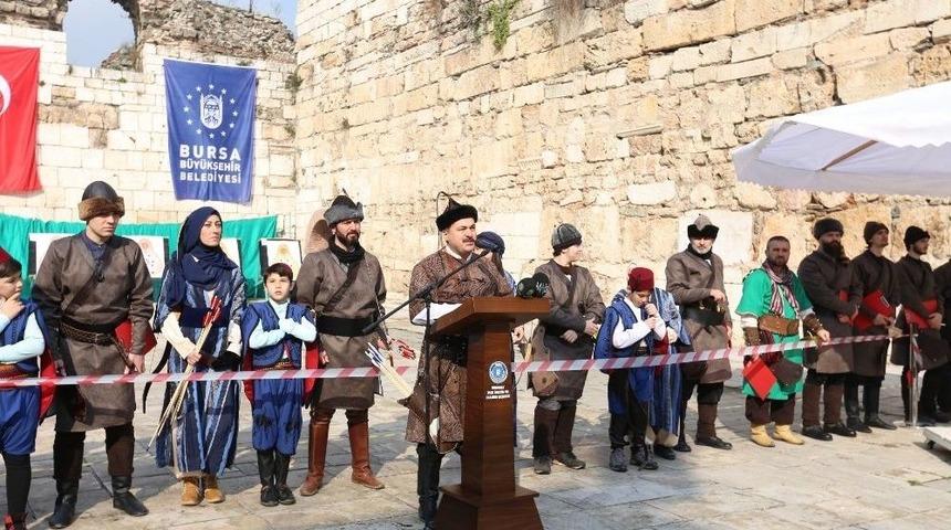 Oklar Menzile Şehitler İ&ccedil;in U&ccedil;tu