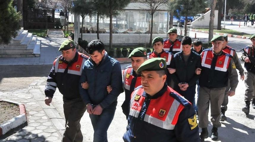 Tren Yolu Cinayetinin Zanlıları Adliyeye &Ccedil;ıkarıldı