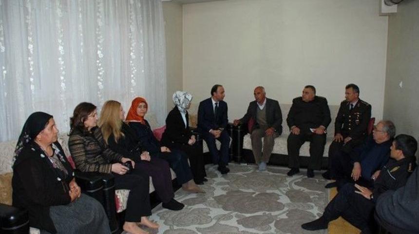 Vali Erin&rsquo;den Şehit Ailelerine Ziyaret