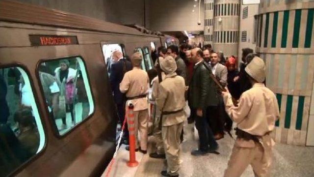 Metro'da Çanakkale Ruhunu Yaşattılar