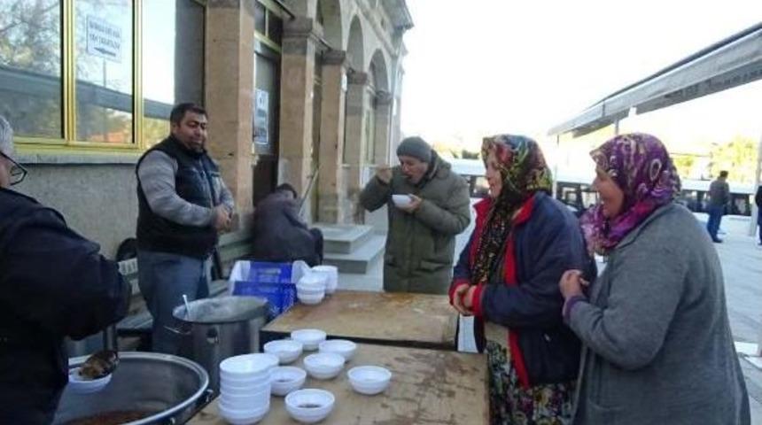 Bayrami&ccedil;'te Buğday &Ccedil;orbası Ikramı