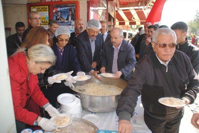 Aydın Mhp Şehitler İçin Tavuklu Pilav Dağıttı