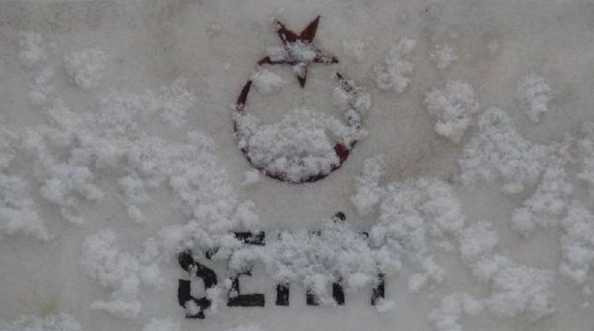 Kars'ta Şehitler Kar Yağışı Altında Anıldı