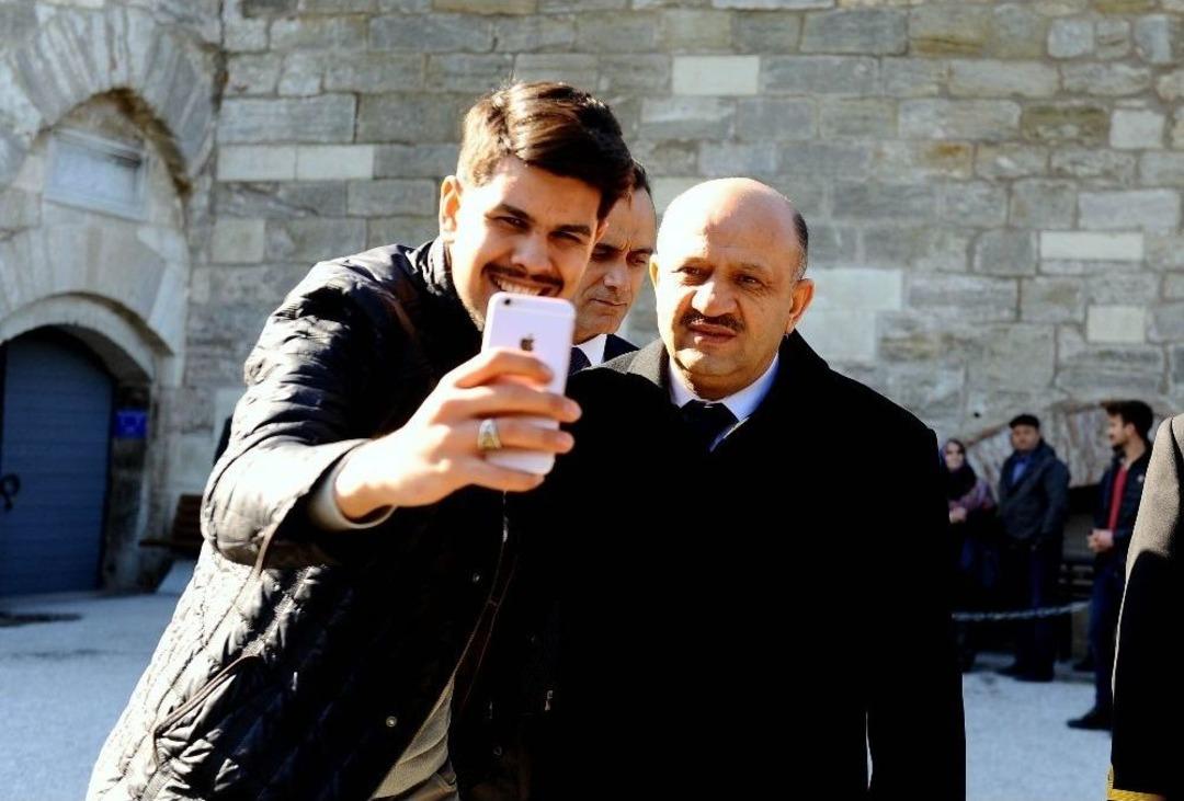 Bakan Işık Deniz M&uuml;zesini Ziyaret Etti