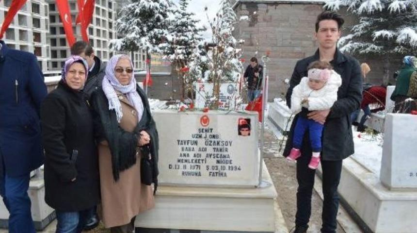 Cenazesi Bulunamayan Şehidin Sembolik Mezarında Dua