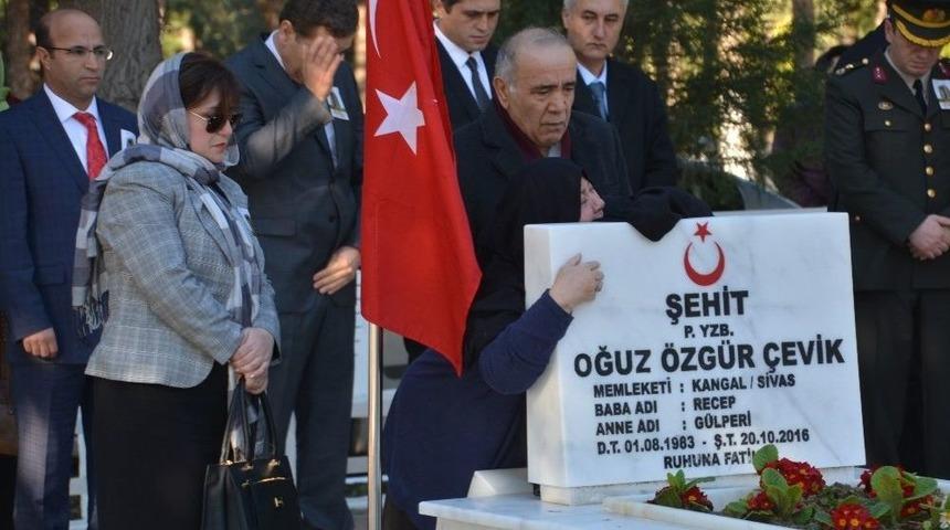İzmir&rsquo;in İl&ccedil;elerinde Duygu Y&uuml;kl&uuml; 18 Mart T&ouml;renleri