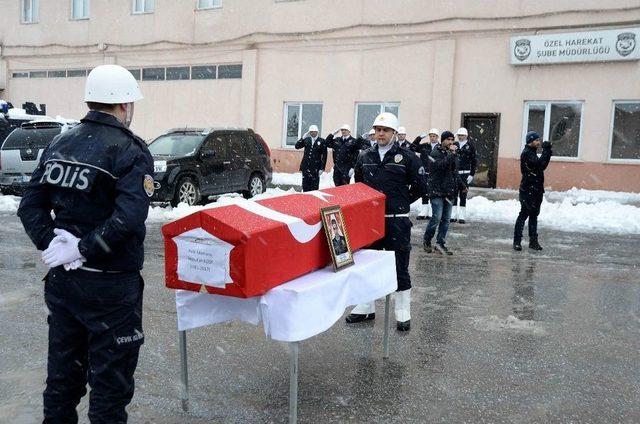 Şehit Polis İçin Tören Düzenlendi