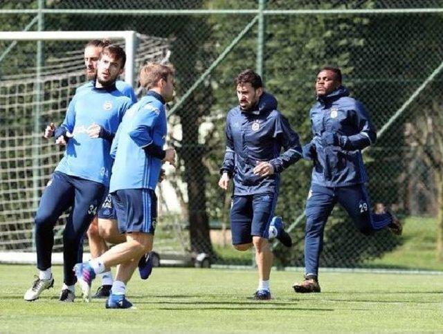 Fenerbahçe'de Kardemir Karabükspor Hazırlıkları Başladı