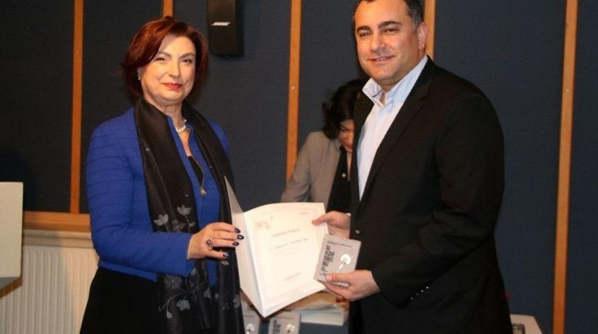 Um:ag&rsquo;tan, Taşdelen&rsquo;e Teşekk&uuml;r Plaketi