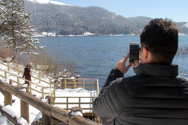 Abant’ta Kar Görüntüsü Tatilcileri Büyüledi