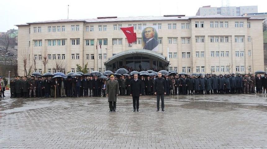 &Ccedil;anakkale Kutlamasındaki Tiyatro G&ouml;sterisi Vali Ve Eşini Ağlattı