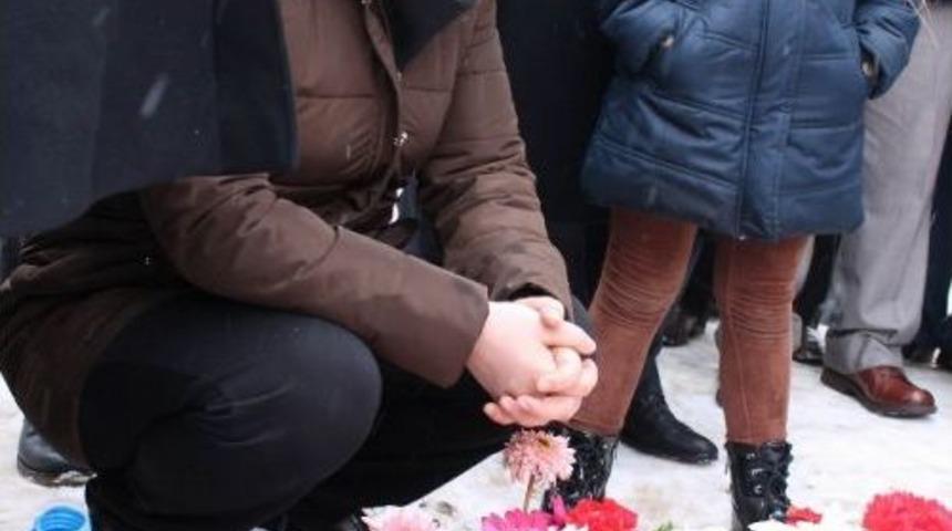 Şehit Eşi Esra Yıldırım: "seni Kalbime, Kalbimi Toprağa G&ouml;md&uuml;m"