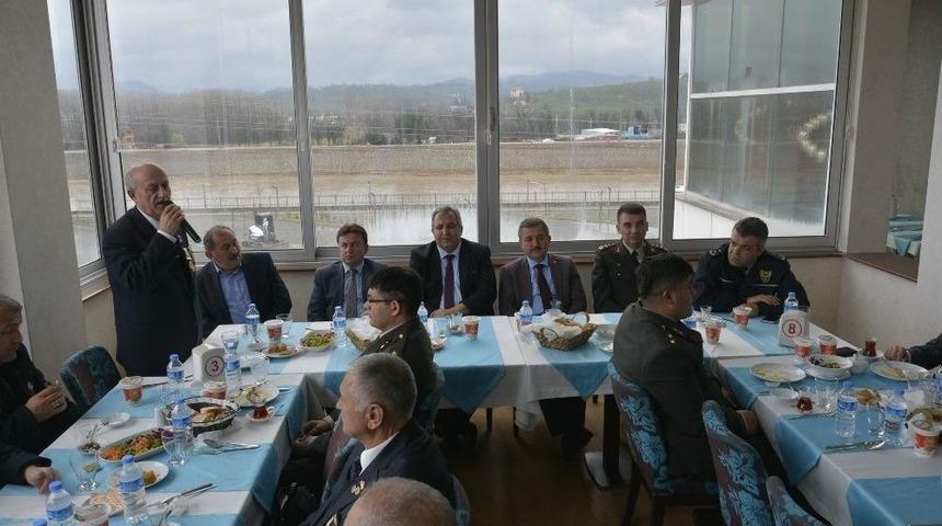 Şehit Yakınları Ve Gaziler Yemekte Buluştu