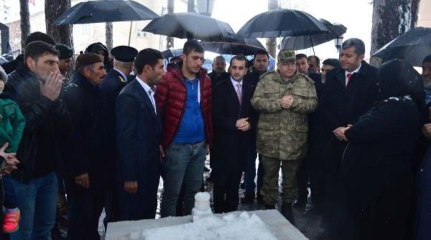 Bitlis'te Kar Altında &Ccedil;anakkale Şehitlerini Anma T&ouml;reni