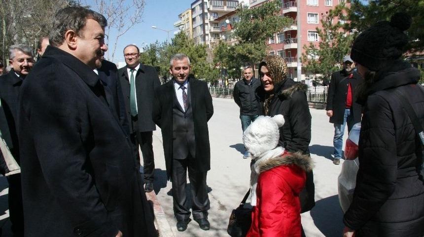 Bakan Eroğlu&rsquo;ndan Sigara İ&ccedil;en Gen&ccedil;lere &Ccedil;ağrı: